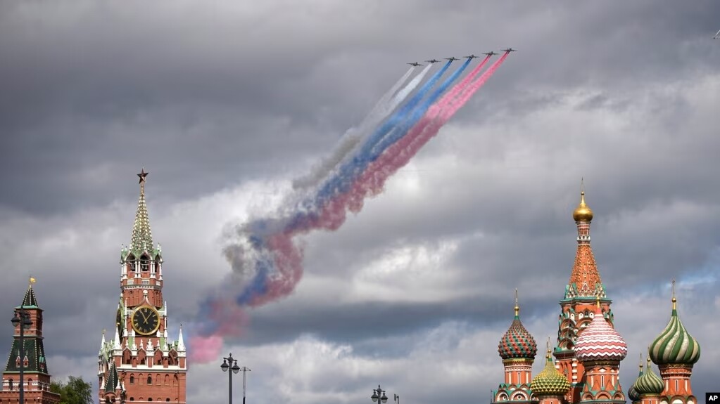 До Москви на 9 травня приїдуть п'ять депутатів Європарламенту – Spiegel