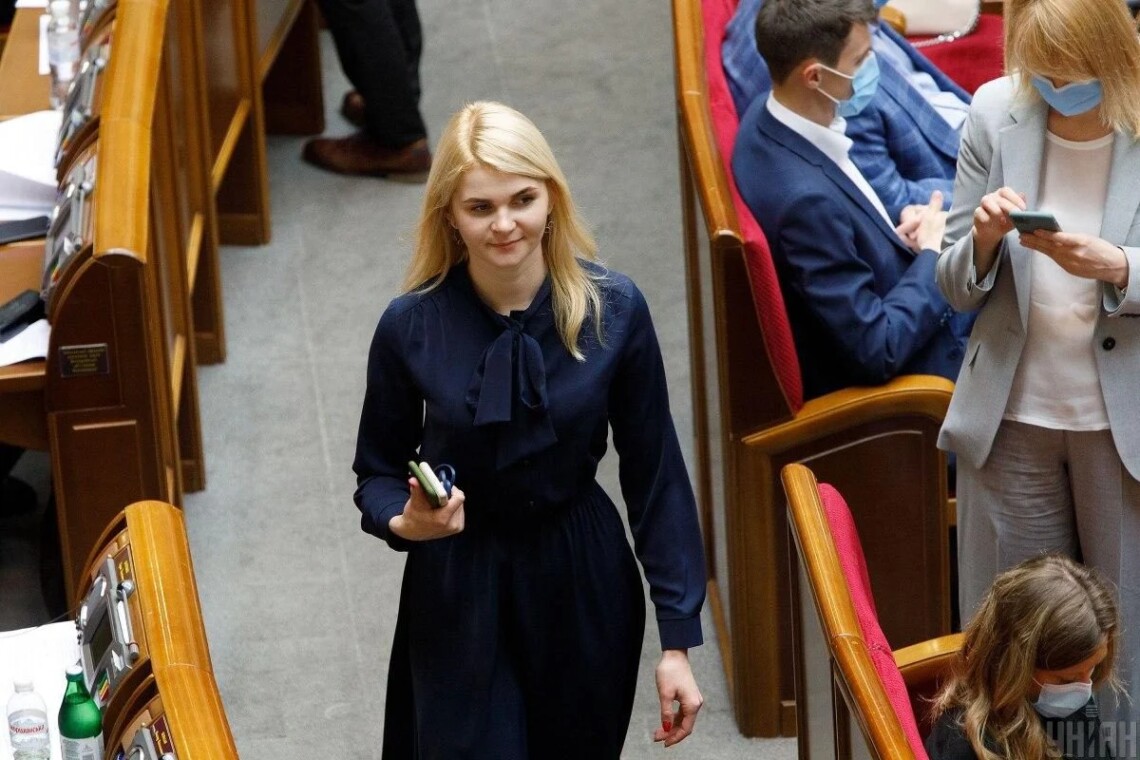 Ще одна депутатка від «Слуги народу» достроково відмовляється від мандату
