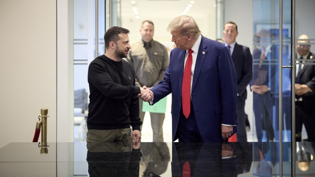 Трамп пообіцяв Зеленському, що США допомагатимуть Україні «скільки зможуть» – WSJ