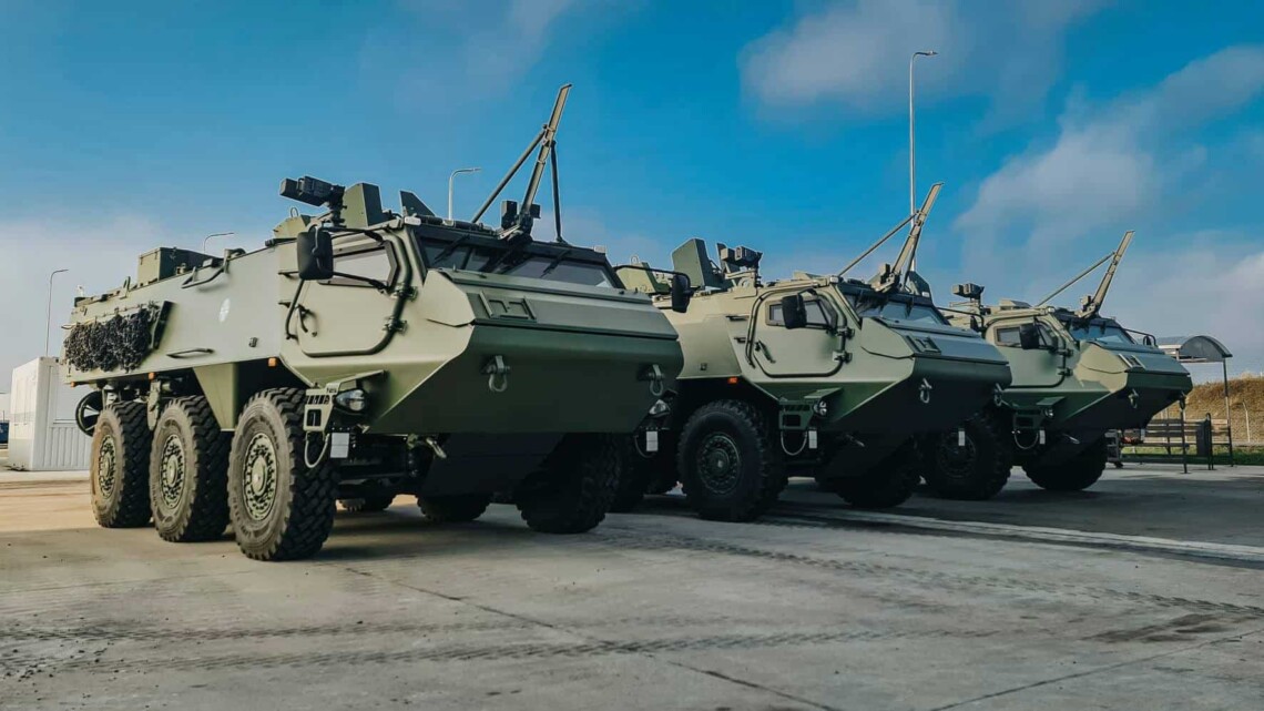 Україна отримала від Латвії перші БТР Patria