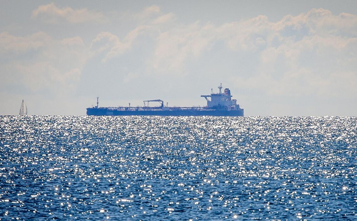 США зупинили штурм танкера тіньового флоту після появи на ньому прапора рф – ЗМІ