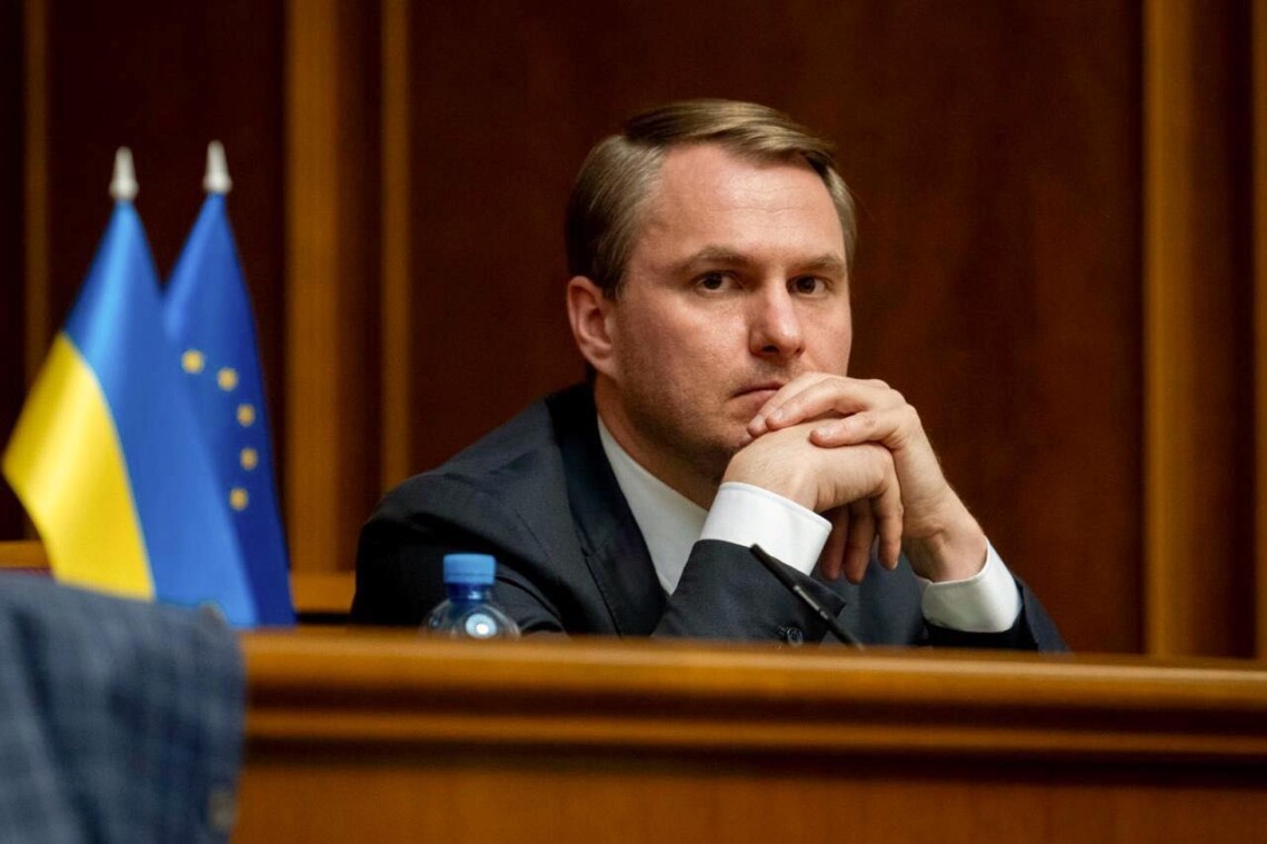 Кравченко самостійно оформив собі відрядження до Парижу на 5 днів – ЗМІ