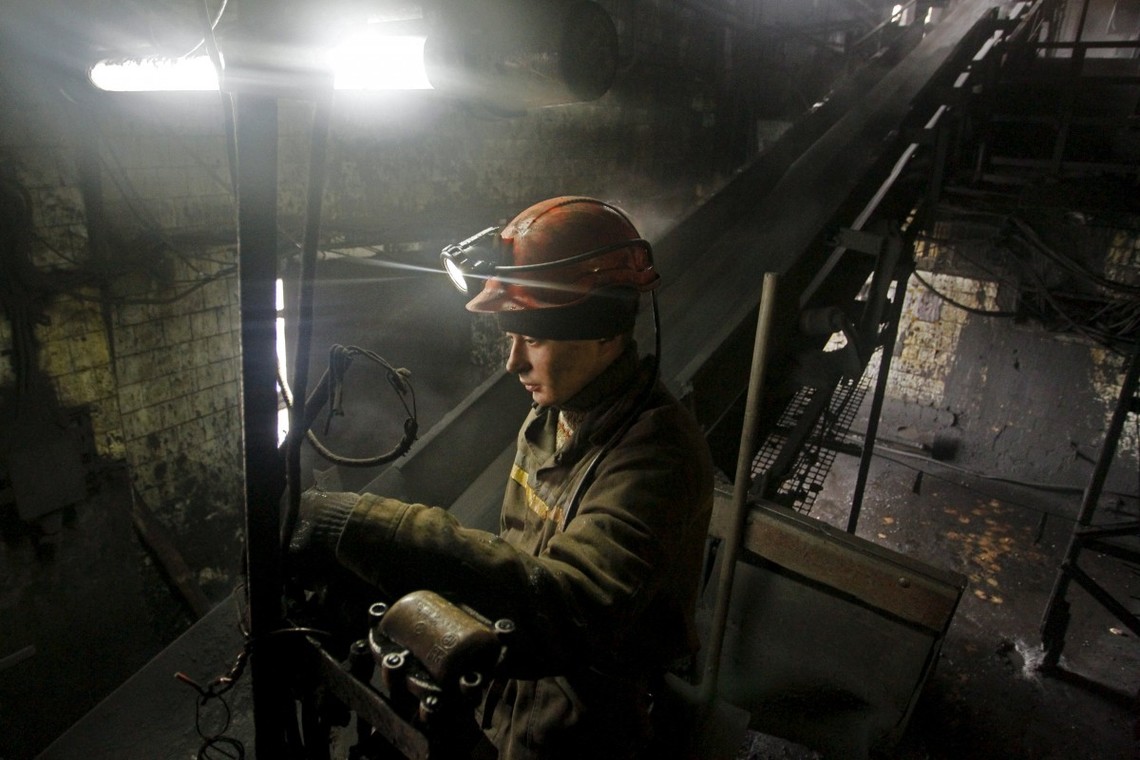 Різниця в ціні вугілля порядку 2300 грн за тонну, яку покриває тариф ТЕС, і ціні відпуску на державних вугільних шахтах у 1330 грн за тонну може йти як неправомірна вигода чиновникам вуглепрому.