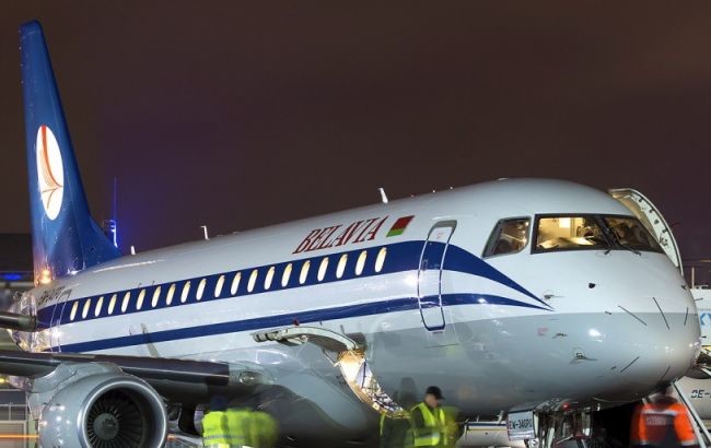 Білоруські ЗМІ оприлюднили розшифровку запису переговорів екіпажу літака Бєлавіа з диспетчером аеропорту Київ, який вимагав розвернути літак.