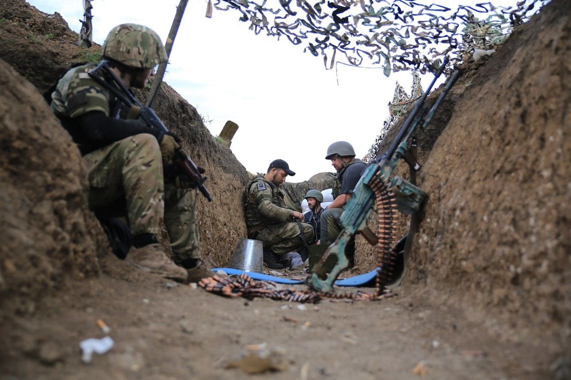 За останню добу в зоні проведення антитерористичної операції на Донбасі загинули ще два українських військовослужбовця.