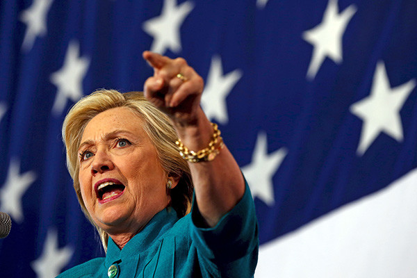 Хіларі Клінтон повідомила, що винуватцем в її програші на президентських виборах став директор ФБР.