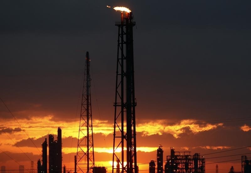 Запаси нафти в родовищі оцінюються в 20 млрд барелів, природного газу – в 16 трлн куб. м, а газового конденсату – в 1,6 млрд барелів.