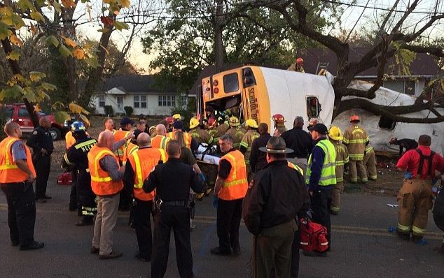 У місті Чаттануга в американському штаті Теннессі шкільний автобус потрапив в смертельне ДТП, загинули діти.