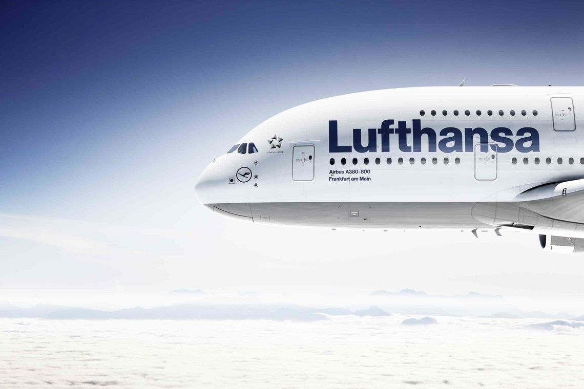 Німецька авіакомпанія Deutsche Lufthansa AG планує скасувати в п'ятницю понад 800 рейсів. Такі зміни в роботі торкнуться близько 100 тисяч пасажирів.