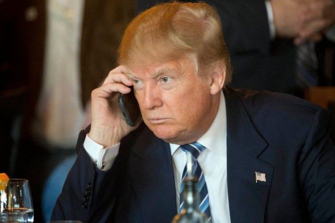 Президент США Дональд Трамп провів телефонну розмову з генсеком НАТО Єнсом Столтенбергом. Результатом стала домовленість про зустріч із лідерами НАТО в Європі.