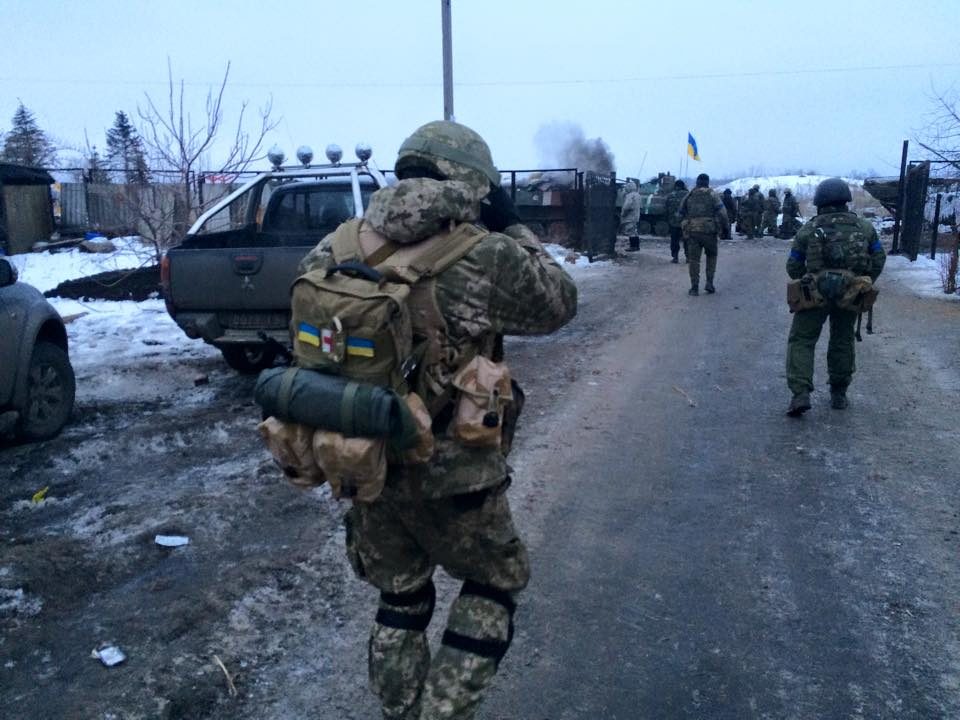 У зоні АТО протягом минулої доби було зафіксовано 49 обстрілів з боку терористів. Один український військових загинув, троє поранені, ще один – травмований.