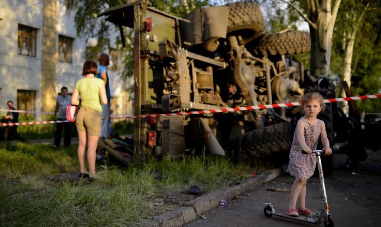 Конфликт на Донбассе коснулся более миллиона его маленьких жителей, а около 200 тысяч из них до сих пор проживают в пределах 15 километров от линии конфликта.