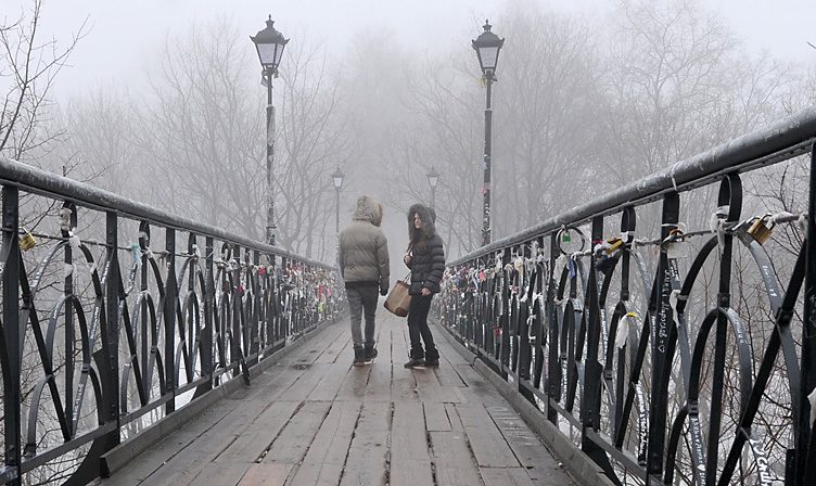 У п’ятницю на українців очікує аномальне для зими потепління. 24 лютого в Києві термометри покажуть +12 градусів, а на півдні країни +15.