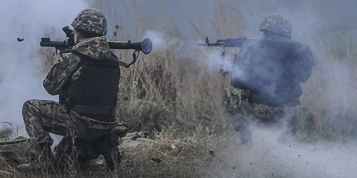 У зоні АТО тривають інтенсивні обстріли. По українським позиціям бойовики ведуть вогонь з важкого озброєння. Авдіївка знову знеструмлена.