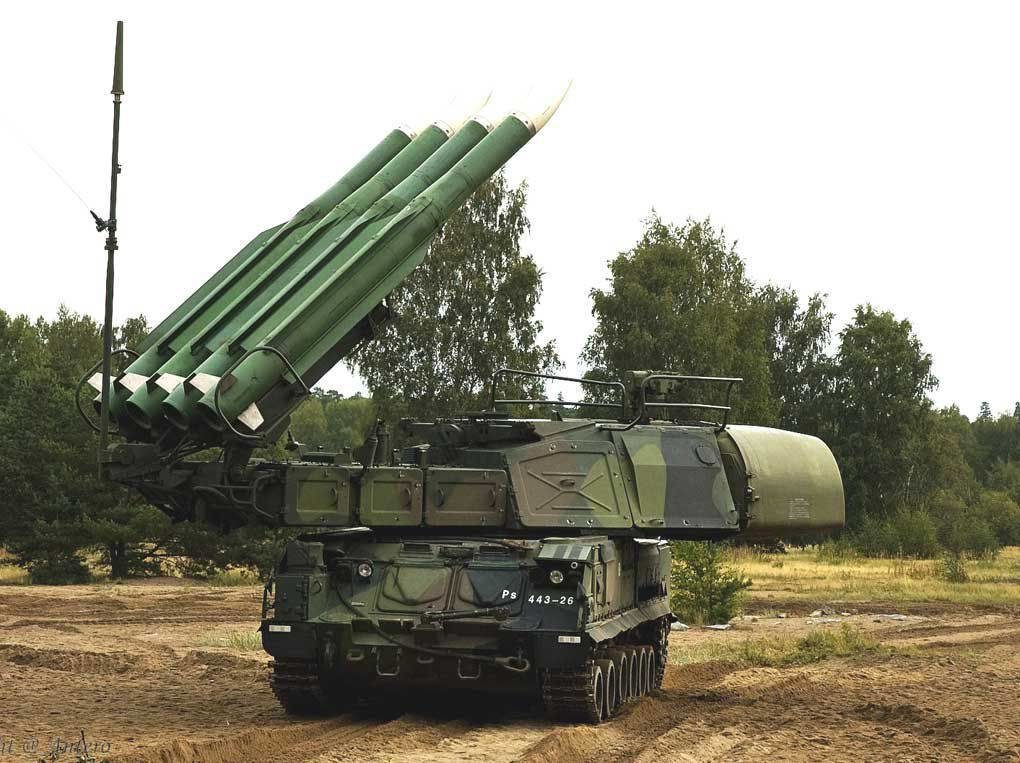 Нові ЗРК Бук-М2 надійдуть на озброєння 1096-го зенітно-ракетного полку, який базується в Севастополі.