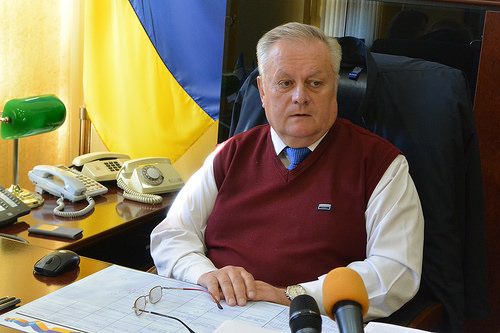 Міський голова Рівного Володимир Хомко провалив обіцянку впорядкувати площу навпроти обласної філармонії, дану ще 2015 року.