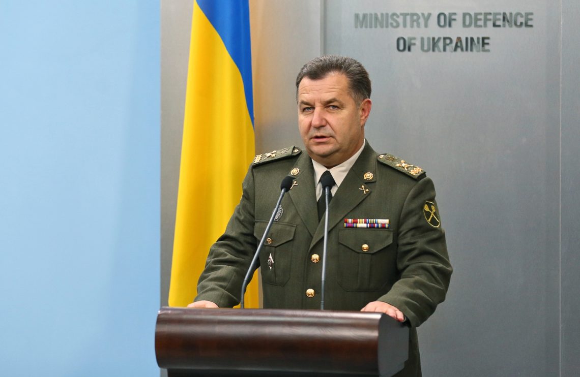 Глава украинского оборонного ведомства Степан Полторак назвал наиболее реалистичную версию взрыва в Харьковской области.