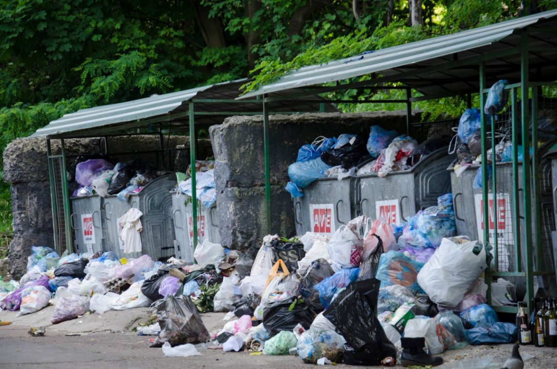 Городские власти Львова заключили договора на вывоз мусора с пятью полигонами твердых бытовых отходов в Украине.
