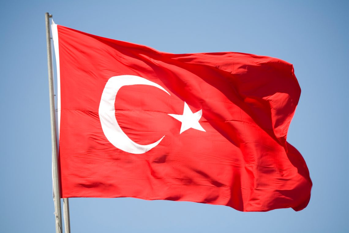 Президент Турции Тайип Эрдоган поздравил по телефону премьер-министра страны Бинали Йылдырыма с положительным результатом конституционного референдума.