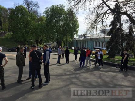 Сьогодні в Києві заблокували планову розмальовку арки Дружби народів у кольори веселки. Роботи припинені до завтра.