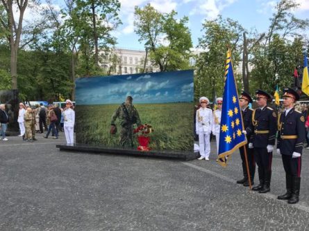 Алея пам'яті в Дніпрі — найбільший в Україні меморіал вшанування Героїв АТО і Революції Гідності.