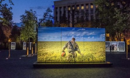 Аллея памяти в Днепре — крупнейший в Украине мемориал чествования Героев АТО и Революции Достоинства.