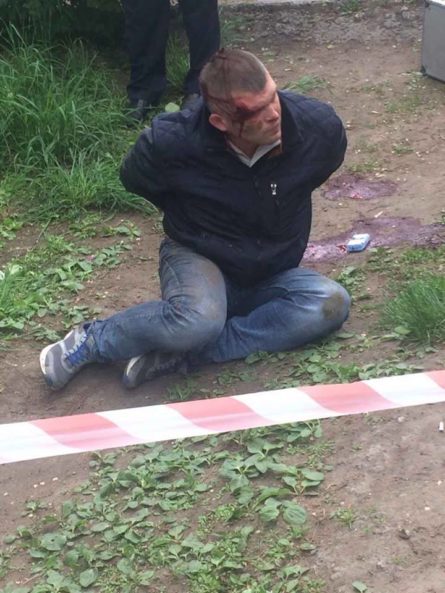 В результате стрельбы пострадало два человека. В применении оружия подозревают личного телохранителя нардепа Дмитрия  Яроша.