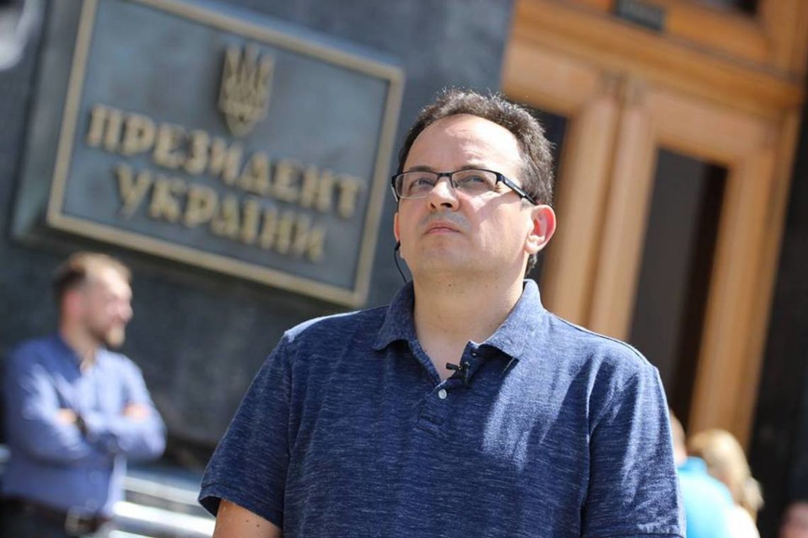 Березюк заявил, что он и народный депутат из этой фракции Тарас Пастух заканчивают голодовку и отправляются во Львов, где завтра пройдет вече.