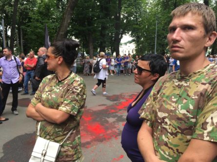 Голова громадської ради при МОЗ, волонтер Леся Литвинова розповідає про те, що побачила на мітингу проти медреформи 13 липня. Про пацанчиків із цигарками та пенсіонерів із типографськими плакатами.