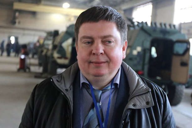Директор Львовского бронетанкового завода Роман Тымкив продолжает работу и отрицает обвинения НАБУ в свой адрес.