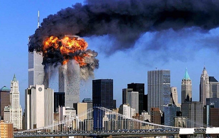Пам'ять загиблих у терактах 11 вересня вшановують у Сполучених Штатах та цілому світі. Сьогодні виповнюється 16 років із дня трагедії.