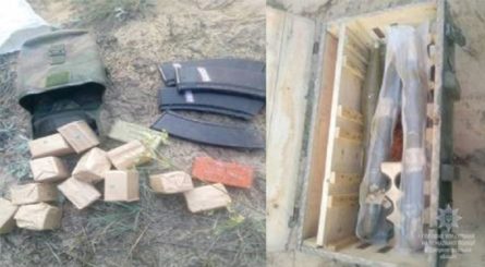 В Днепропетровской области 21 сентября в лесном массиве возле поселка Черкасское местный житель, собиравший грибы, нашел тайник с боеприпасами.