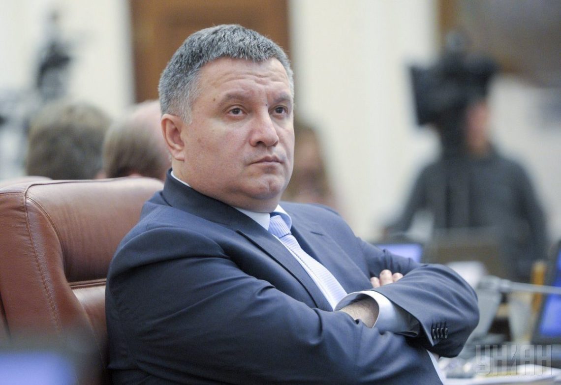 Голова МВС Арсен Аваков вимагає виправити закон про судову реформу щодо терміну досудового розслідування.
