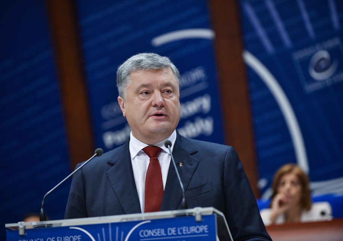 Президент Украины Петр Порошенко продемонстрировал, что владеет несколькими языками, и подчеркнул, что этому способствовало наличие нацменшинств в Украине.