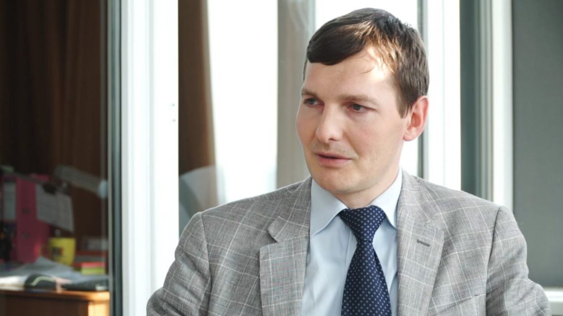 Прокурор продемонстрировал письмо из Ощадбанка о перечислении денег Онищенко в Госказначейство.