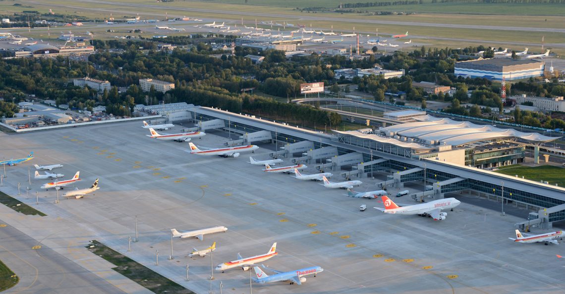 У салоні літака в аеропорту Бориспіль розбили ртутний термометр. Рятувальники провели демеркуризацію. Ніхто не постраждав.