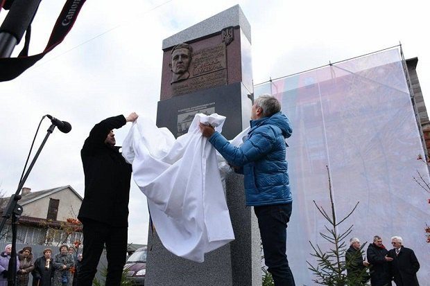Глава Львовской ОГА Олег Синютка подчеркнул, что открытие памятного знака – это пример достойного почитания тех, кто отдал жизнь за независимость государства.
