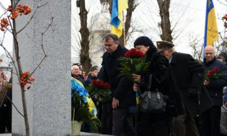 Глава Львовской ОГА Олег Синютка подчеркнул, что открытие памятного знака – это пример достойного почитания тех, кто отдал жизнь за независимость государства.