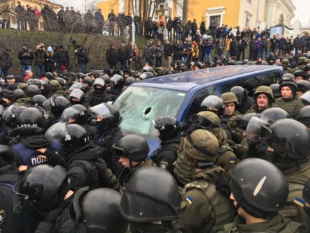 Заворушення навколо затримання й транспортування екс-голови Одеської ОДА Міхеіла Саакашвілі призвели до перекриття центральних вулиць.