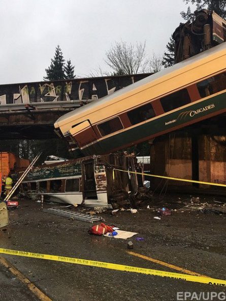 Внаслідок залізничної аварії в штаті Вашингтон, США, постраждали щонайменше 77 осіб, ще троє загинули.
