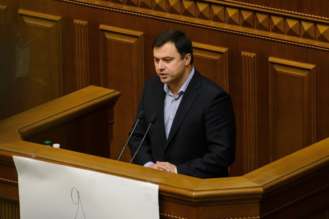 В оппозиции объяснили, почему провал голосования за отзыв законопроекта Егора Соболева о Антикоррупционный суд является выгодным для Порошенко.