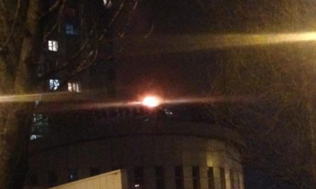 Как отмечают в ГСЧС, информация о пожаре в торговом центре поступила спасателям в 22:17 11 января, в 23:13 он был локализован, а в 23:20 – полностью ликвидирован.