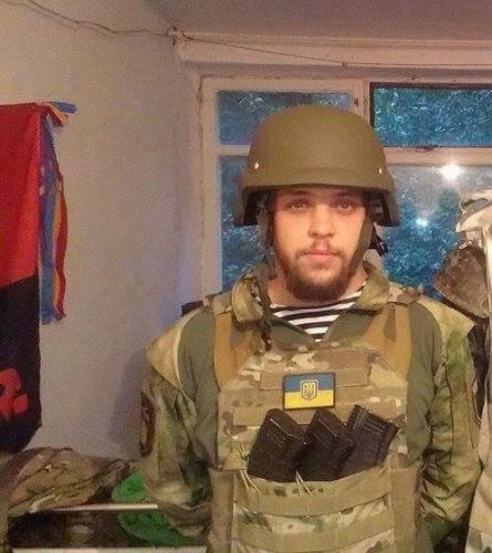 В Авдіївці Донецької області у вівторок, 16 січня, загинув 30-річний боєць добровольчого корпусу Правий сектор Андрій Витвицький.