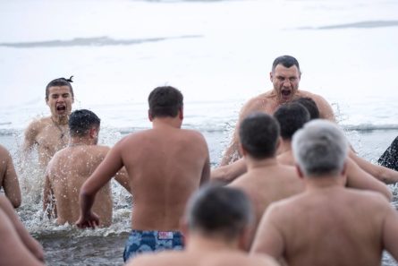 Сегодня украинцы празднуют Крещение. Слово и Дело посмотрело, кто из наших политиков набрался смелости и окунулся в прорубь.