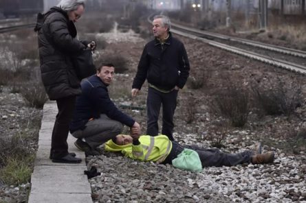 Не менее двух чеоловек погибли и более ста получили различные травмы в результате аварии поезда возле итальянского Милана.