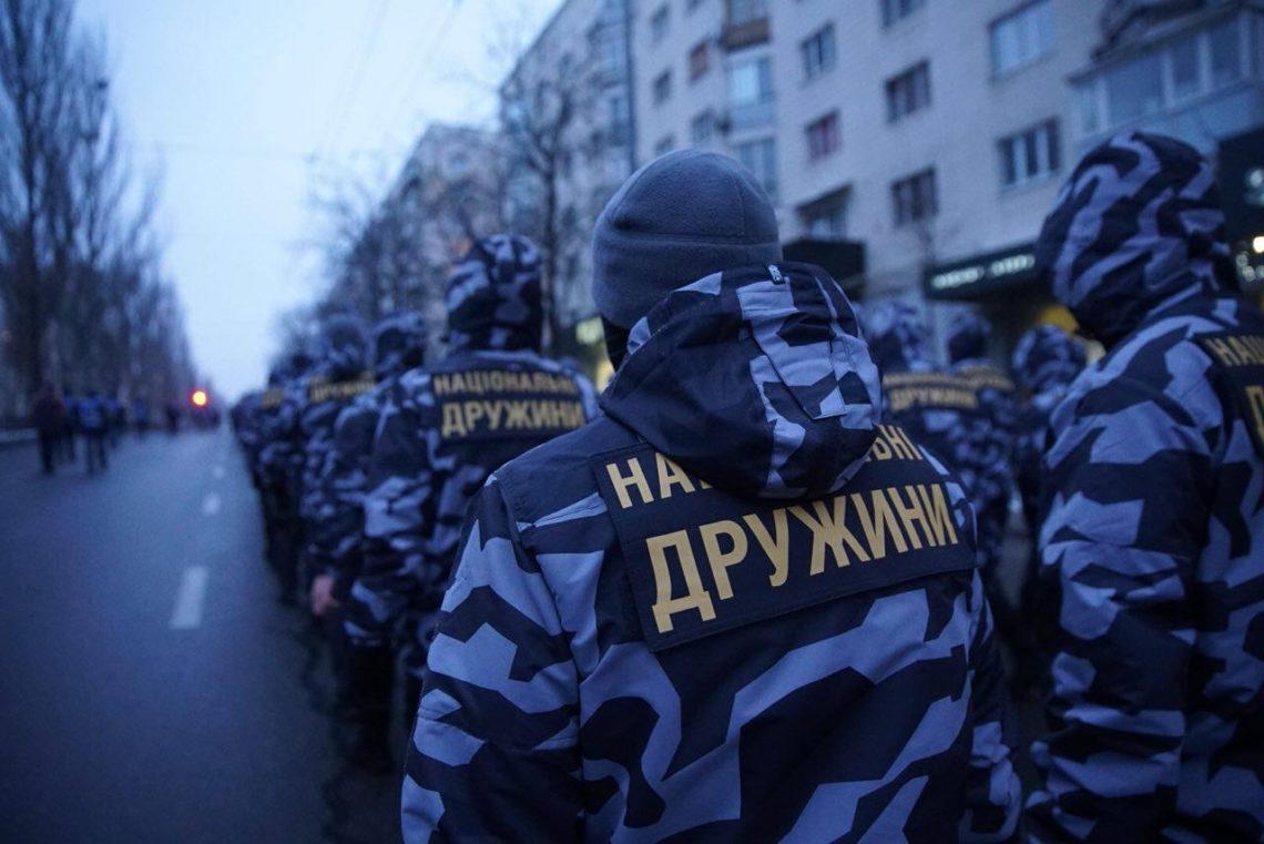 У Києві відбувся марш Національних дружин. Активісти заявили, що боротимуться з наркопритонами й патрулюватимуть вулиці. Що про це думають українці – в матеріалі Слова і Діла.