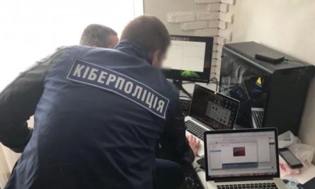 Киберполиция разоблачила украинского хакера во взломе компьютеров мировых банков и отелей.