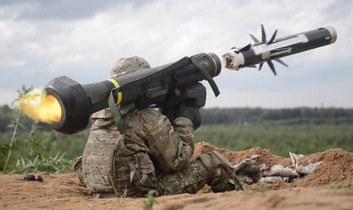 Американські переносні протитанкові ракетні комплекси Javelin Україна отримає вчасно, коли все буде готове для цього.