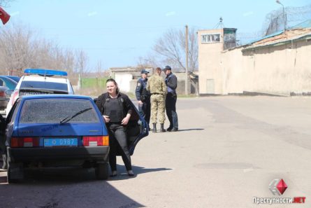 У слідчому ізоляторі Миколаєва в неділю, 8 квітня, частина підозрюваних відмовилася за розпорядженням адміністрації заходити в камери.
