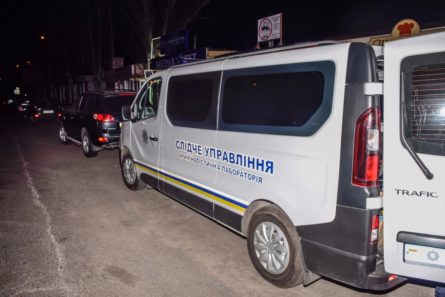 У Києві за підозрою в серії погромів у розважальних закладах у Дарницькому та Дніпровському районах затримані 12 чоловіків.